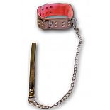 <strong>Ошейник</strong> <br />
Изготовлен из искусственной кожи. <div class="charTableblock"><div><span>Материал</span>: кожзам</div><div><span>Цвет</span>: другой</div></div> Ошейник 
Изготовлен из искусственной кожи.