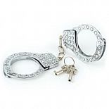 <strong>Металлические наручники Fancy Cuffs</strong> <br />
Fancy Cuffs - металлические серебристые наручники с кристаллами. <div class="charTableblock"><div><span>Материал</span>: металл</div><div><span>Цвет</span>: другой</div><div><span>Производитель</span>: PipeDream, США</div></div> Металлические наручники Fancy Cuffs
Fancy Cuffs - металлические серебристые наручники с кристаллами.