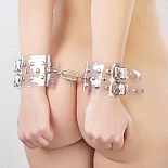 <strong>Наручники 5050-0</strong> <br />
Наручники СК - Визит 5050-0 № это невероятное орудие для возбуждения. <div class="charTableblock"><div><span>Материал</span>: пластик</div><div><span>Цвет</span>: другой</div><div><span>Производитель</span>: Sitabella, Россия</div></div> Наручники 5050-0
Наручники СК - Визит 5050-0 № это невероятное орудие для возбуждения.