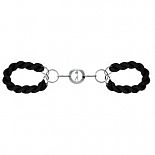 <strong>Чёрные кандалы Luxury с хлопковыми петлями</strong> <br />
Черные кандалы, изготовленные из хромированной стали и плотного хлопка. <div class="charTableblock"><div><span>Материал</span>: металл</div><div><span>Цвет</span>: черный</div><div><span>Производитель</span>: OUCH by Shots Media BV, Нидерланды</div></div> Чёрные кандалы Luxury с хлопковыми петлями
Черные кандалы, изготовленные из хромированной стали и плотного хлопка.