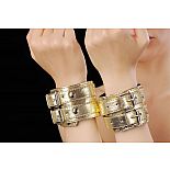 <strong>Золотистые наручники, соединенные коротким ремешком</strong> <br />
Изготавливаются из искусственной кожи. <div class="charTableblock"><div><span>Материал</span>: кожзам</div><div><span>Цвет</span>: другой</div><div><span>Производитель</span>: Sitabella, Россия</div></div> Золотистые наручники, соединенные коротким ремешком
Изготавливаются из искусственной кожи.