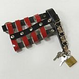 <strong>Черно-красный пояс верности на замочке</strong> <br />
Пояс верности из мягкой лакированной кожи. <div class="charTableblock"> </div> Черно-красный пояс верности на замочке 
Пояс верности из мягкой лакированной кожи.