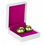 <strong>Золотистые вагинальные шарики Ben Wa Balls Heavy Weight Gold </strong> <br />
Металлические шарики среднего размера позволят не расслабляться вашим интимным мышцам, держа их в постоянном тонусе. <div class="charTableblock"><div><span>Материал</span>: металл</div><div><span>Диаметр, см</span>: 2.50</div><div><span>Диаметр, см</span>: 2</div><div><span>Производитель</span>: Shots Toys by Shots Media BV, Нидерланды</div></div> Золотистые вагинальные шарики Ben Wa Balls Heavy Weight Gold  
Металлические шарики среднего размера позволят не расслабляться вашим интимным мышцам, держа их в постоянном тонусе.