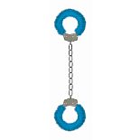 <strong>Наручники Furry Blue SH-SHT363BLU</strong> <br />
<div class="charTableblock"><div><span>Материал</span>: металл</div><div><span>Цвет</span>: другой</div></div> Наручники Furry Blue SH-SHT363BLU