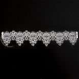 <strong>Кружевное ожерелье-чокер Delicati pizzi</strong> <br />
Нежно обхватывающая женскую шейку полоска тончайшегоPкружева. <div class="charTableblock"> </div> Кружевное ожерелье-чокер Delicati pizzi 
Нежно обхватывающая женскую шейку полоска тончайшегоPкружева.