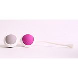 <strong>Вагинальные шарики разного веса в белом держателе</strong> <br />
Вагинальные шарики, розового и серого цвета, из силикона. <div class="charTableblock"><div><span>Материал</span>: силикон</div><div><span>Диаметр, см</span>: 2.70</div><div><span>Диаметр, см</span>: 2</div><div><span>Производитель</span>: White Label, Китай</div></div> Вагинальные шарики разного веса в белом держателе 
Вагинальные шарики, розового и серого цвета, из силикона.