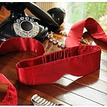 <strong>Красная шелковая маска Intima (LELO)</strong> <br />
Не секрет, что воображение способно разжечь страсть куда как быстрее, чем чувственные прикосновения. Завязанные глаза, тихая музыка и томительное ожидание ласк. Каждое касание, каждый поцелуй вызывает острое желание и бурю эмоций. Именно это способна подарить маска Intima. <br><br>
Шелковый аксессуар аккуратно закрывает глаза и крепится на голове с помощью длинных завязок. Позвольте себе отдаться чувствам и реализующимся пред вами фантазиям. Intima – и да придет наслаждение!
 <div class="charTableblock"><div><span>Производитель</span>: Lelo, Швеция</div></div> Красная шелковая маска Intima (LELO) 
Не секрет, что воображение способно разжечь страсть куда как быстрее, чем чувственные прикосновения. Завязанные глаза, тихая музыка и томительное ожидание ласк. Каждое касание, каждый поцелуй вызывает острое желание и бурю эмоций. Именно это способна подарить маска Intima. <br><br>
Шелковый аксессуар аккуратно закрывает глаза и крепится на голове с помощью длинных завязок. Позвольте себе отдаться чувствам и реализующимся пред вами фантазиям. Intima – и да придет наслаждение!