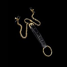 <strong>Кольцо на пенис Fetish Fantasy Gold Cockring   Nipple Clamps с зажимами на соски</strong> <br />
Сбруя на пенис с зажимами для сосков из коллекции премиум-аксессуаров Fetish Fantasy Gold.<div class="charTableblock"><div><span>Тип</span>: для сосков</div><div><span>Особенности</span>: с цепочкой</div><div><span>Производитель</span>: PipeDream, США</div></div> Кольцо на пенис Fetish Fantasy Gold Cockring   Nipple Clamps с зажимами на соски 
Сбруя на пенис с зажимами для сосков из коллекции премиум-аксессуаров Fetish Fantasy Gold.