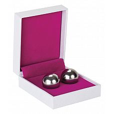 <strong>Серебристые вагинальные шарики Ben Wa Balls Heavy Weight Silver</strong> <br />
Металлические шарики среднего размера позволят не расслабляться вашим интимным мышцам, держа их в постоянном тонусе.<div class="charTableblock"><div><span>Материал</span>: металл</div><div><span>Диаметр, см</span>: 2.20</div><div><span>Диаметр, см</span>: 2</div><div><span>Производитель</span>: Shots Toys by Shots Media BV, Нидерланды</div></div> Серебристые вагинальные шарики Ben Wa Balls Heavy Weight Silver 
Металлические шарики среднего размера позволят не расслабляться вашим интимным мышцам, держа их в постоянном тонусе.