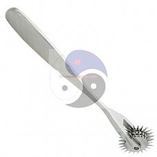 <strong>Колесо с шипами Three Pinwheeler</strong> <br />
Колесо с шипами Three Pinwheeler. 3 колёсика на оси.<div class="charTableblock"> </div> Колесо с шипами Three Pinwheeler 
Колесо с шипами Three Pinwheeler. 3 колёсика на оси.