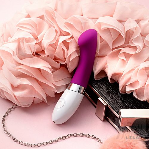  4    Gigi 2 Deep Rose